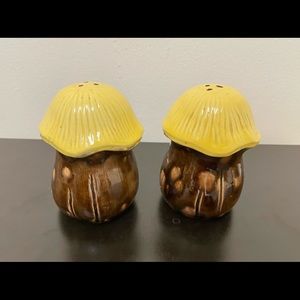 VINTAGE HOLLAND MOLD-TREE MUSHROOMS-SALT & PEPPER SHAKERS,